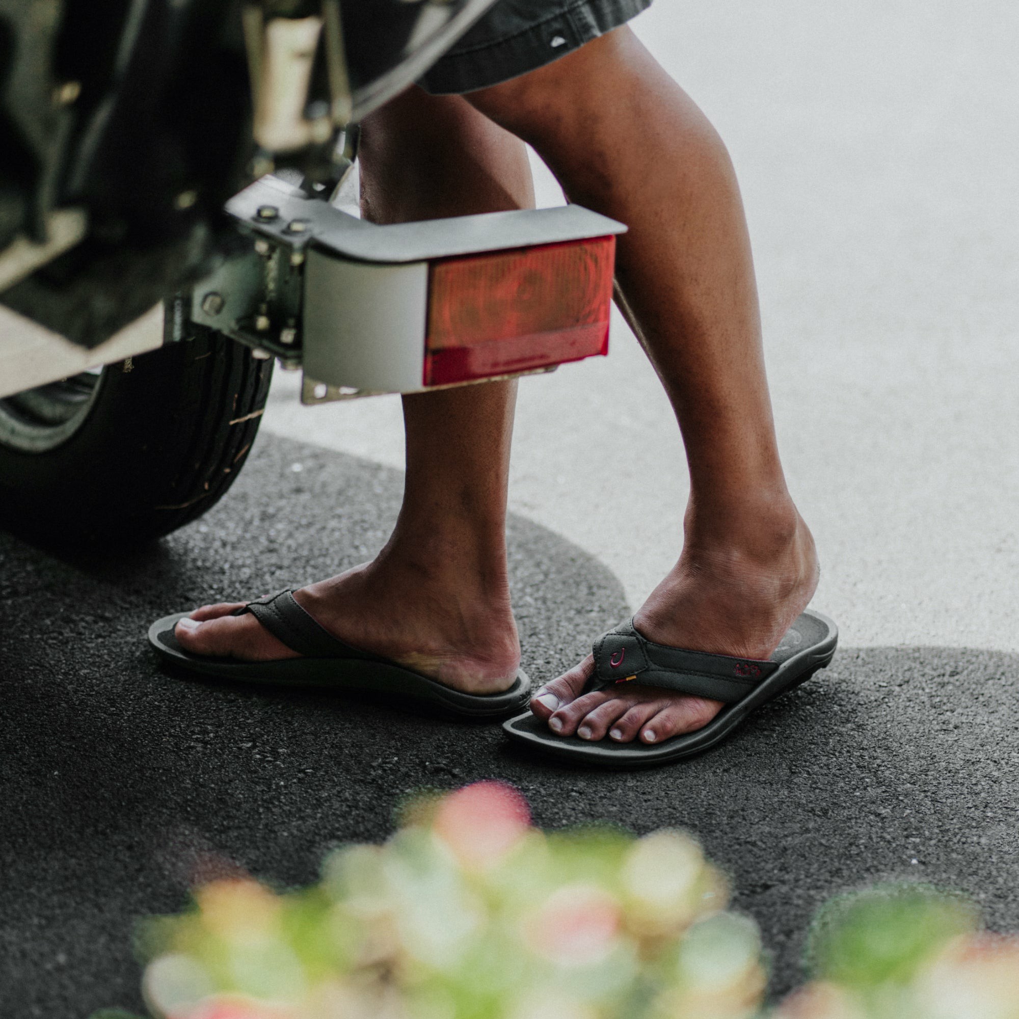 Kīpī Comfortable Beach Sandals - Black - Image 2
