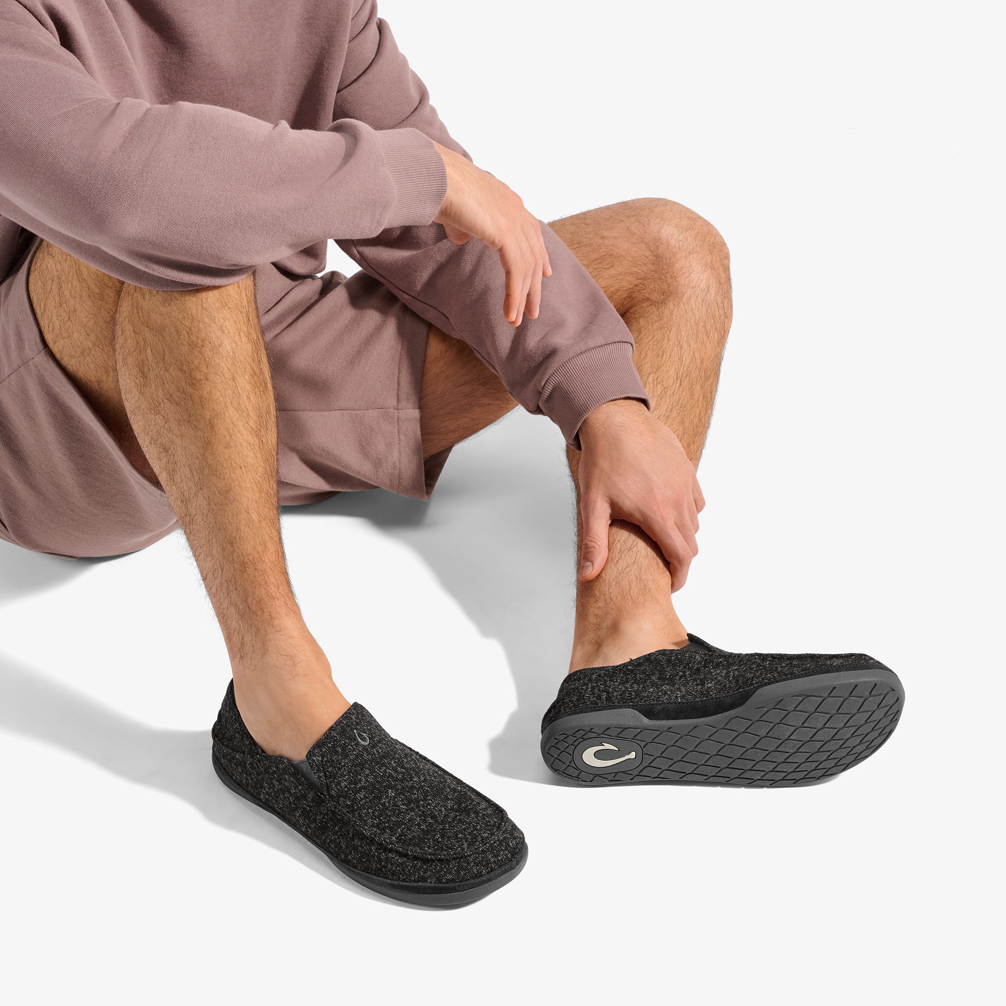Moloā Hulu Wool Slippers - Black - Image 2