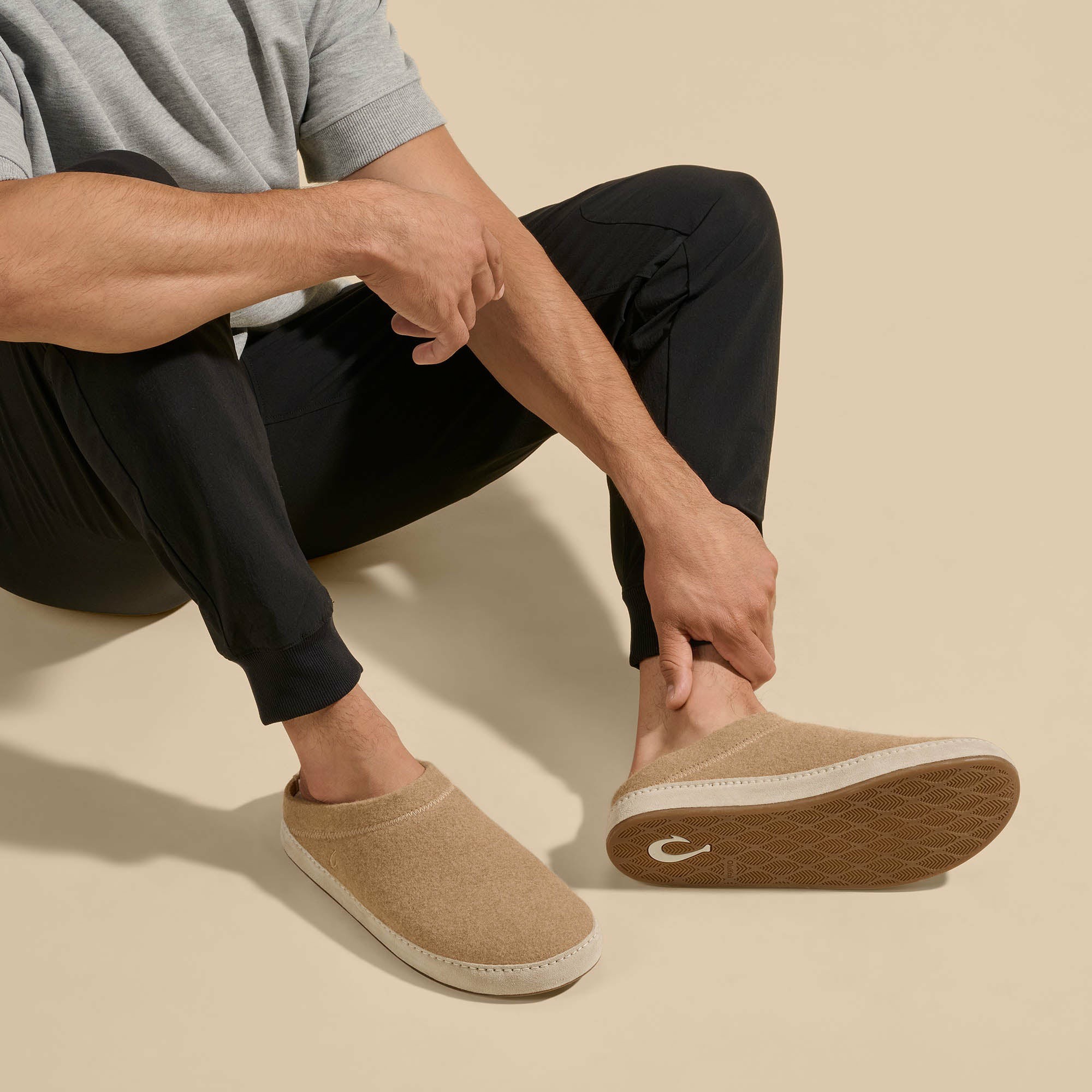 Hāmani Hulu Wool Mule Slippers - Oatmeal - Image 5