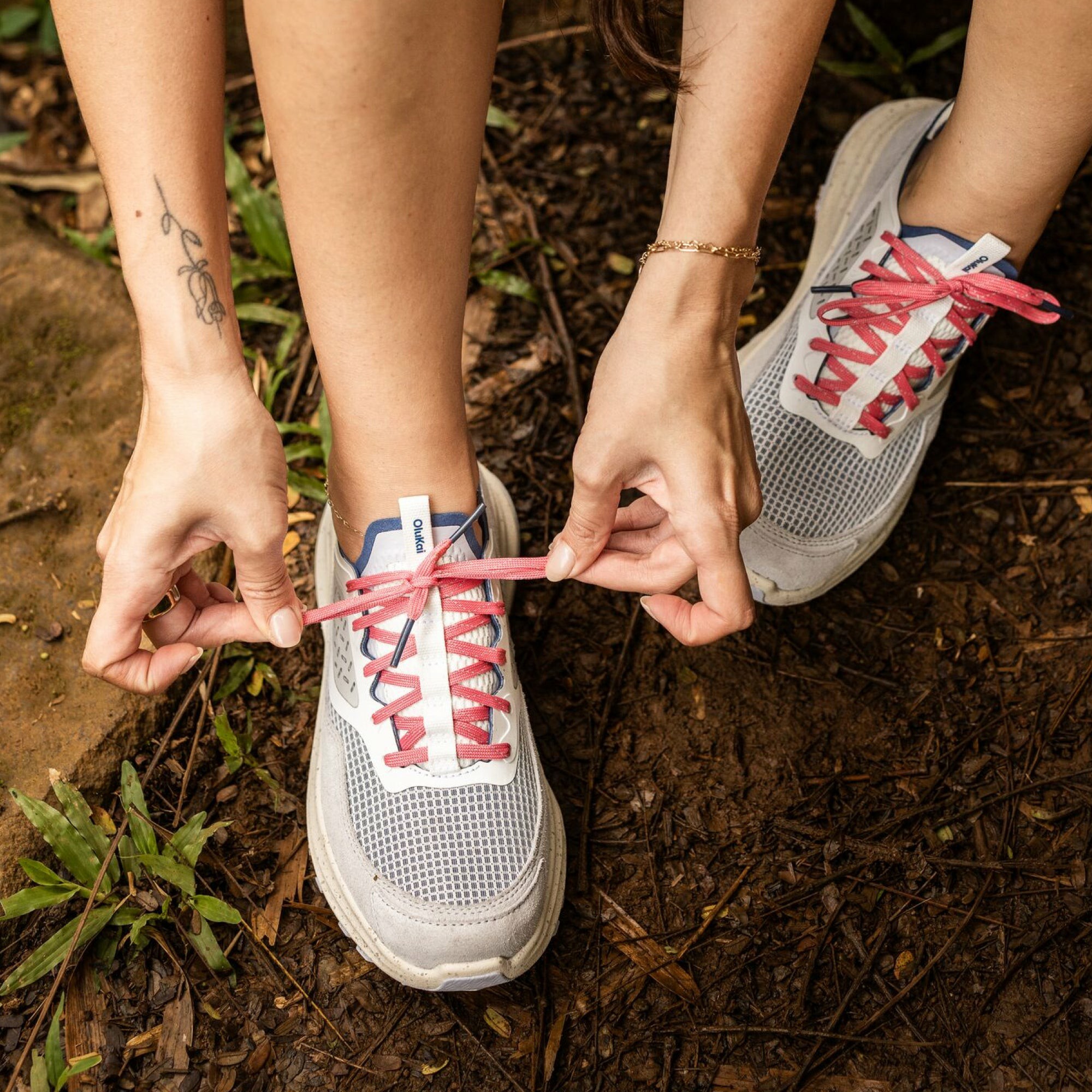 Makiki - Bright White / Coastal Blue | Olukai
– OluKai - Image 2