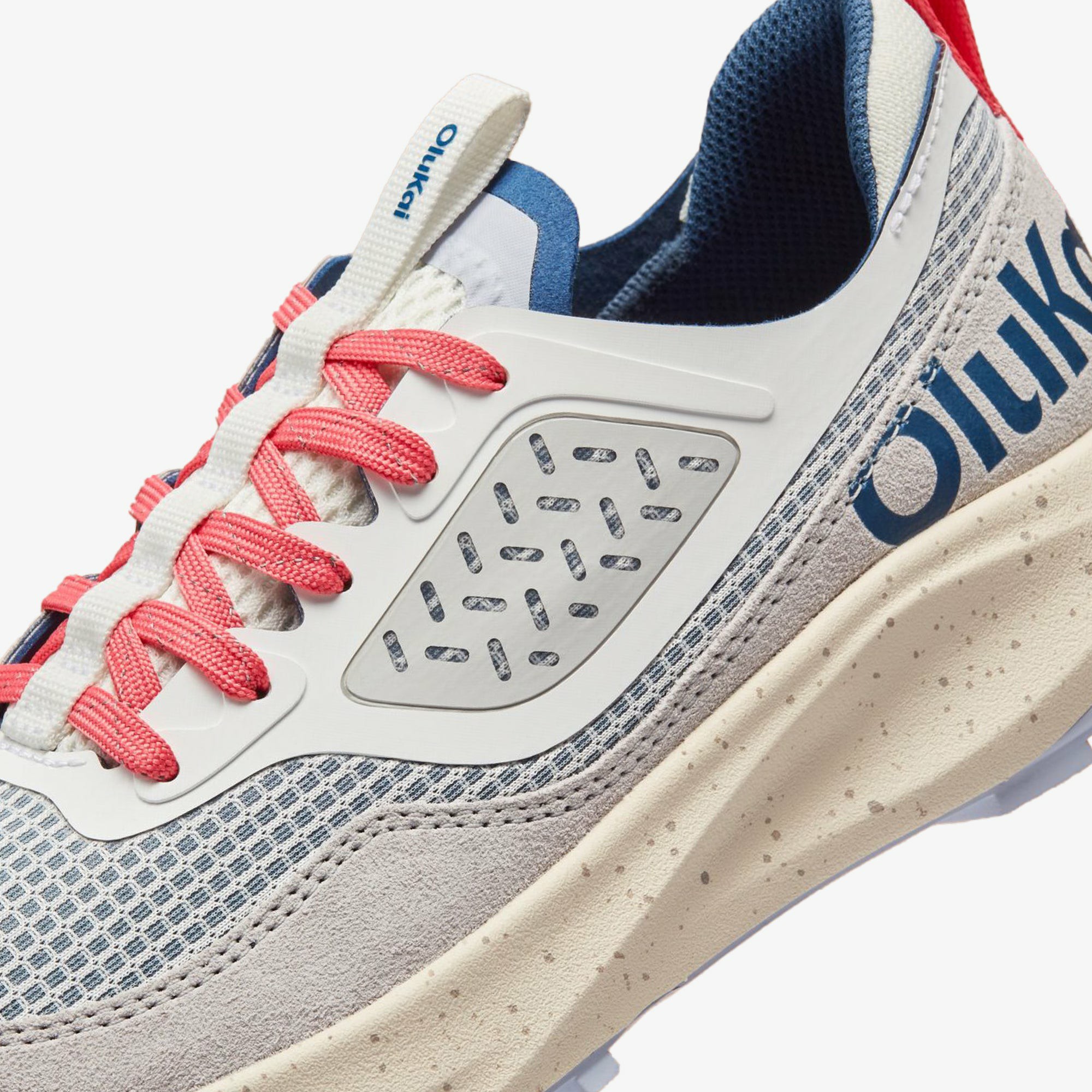 Makiki - Bright White / Coastal Blue | Olukai
– OluKai - Image 3