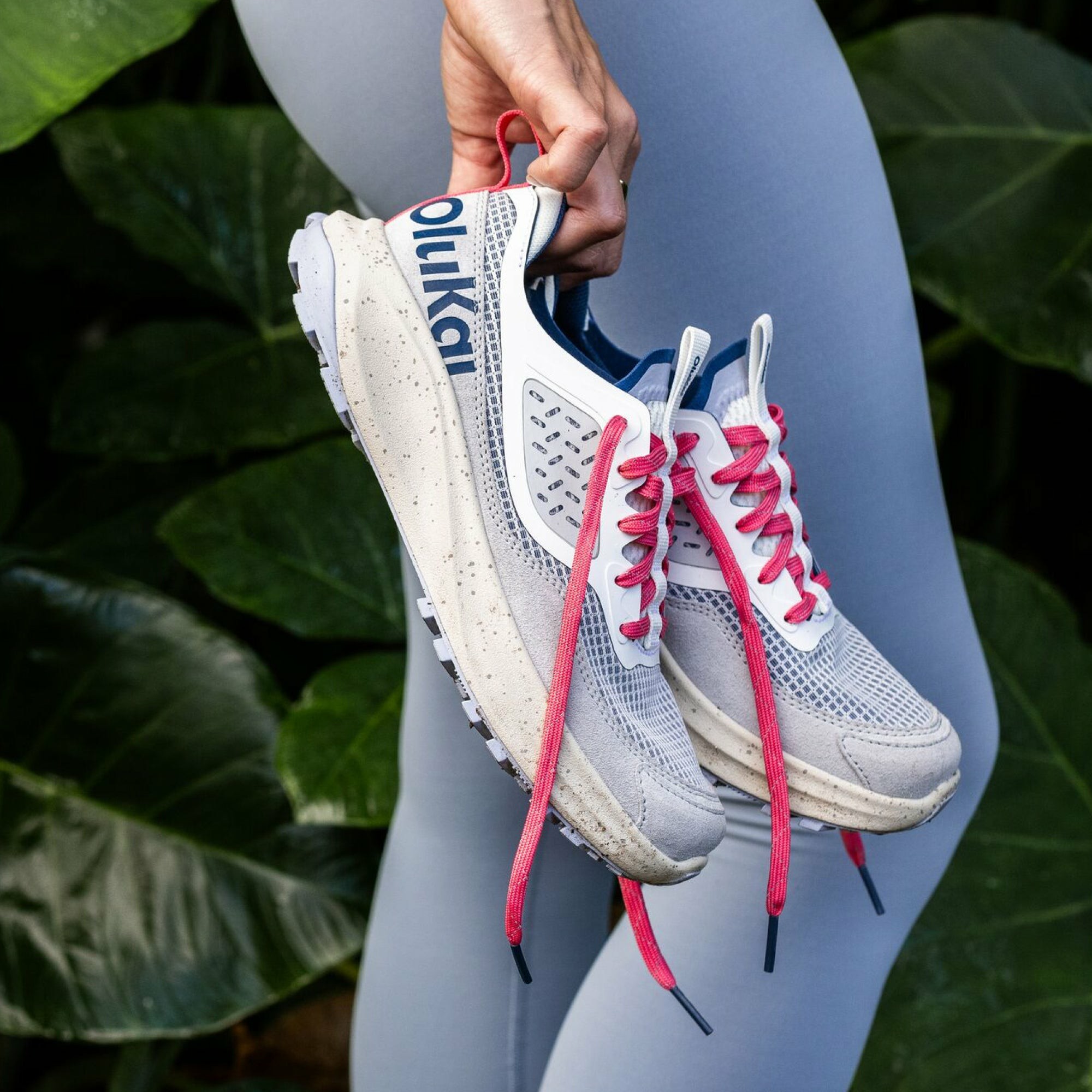 Makiki - Bright White / Coastal Blue | Olukai
– OluKai - Image 6