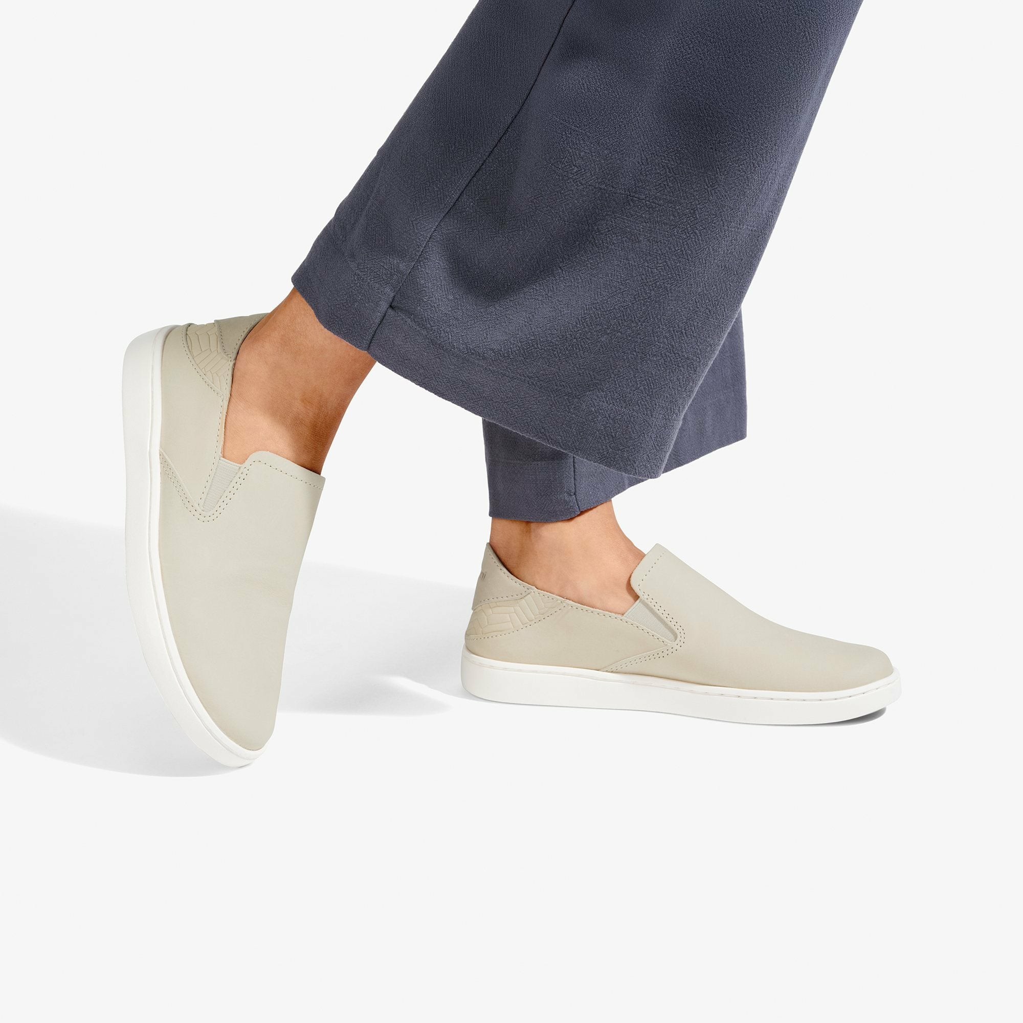 Pehuea Leather - Tapa / Ecru
– OluKai - Image 2