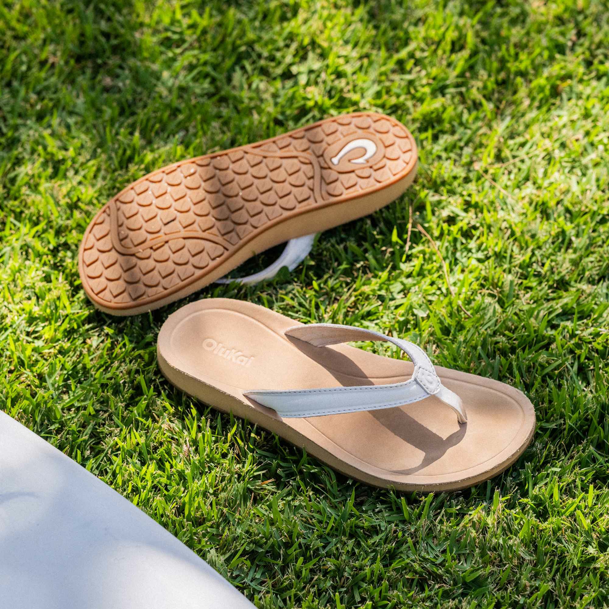 Southshore - Bright White / Warm Sand
– OluKai - Image 2