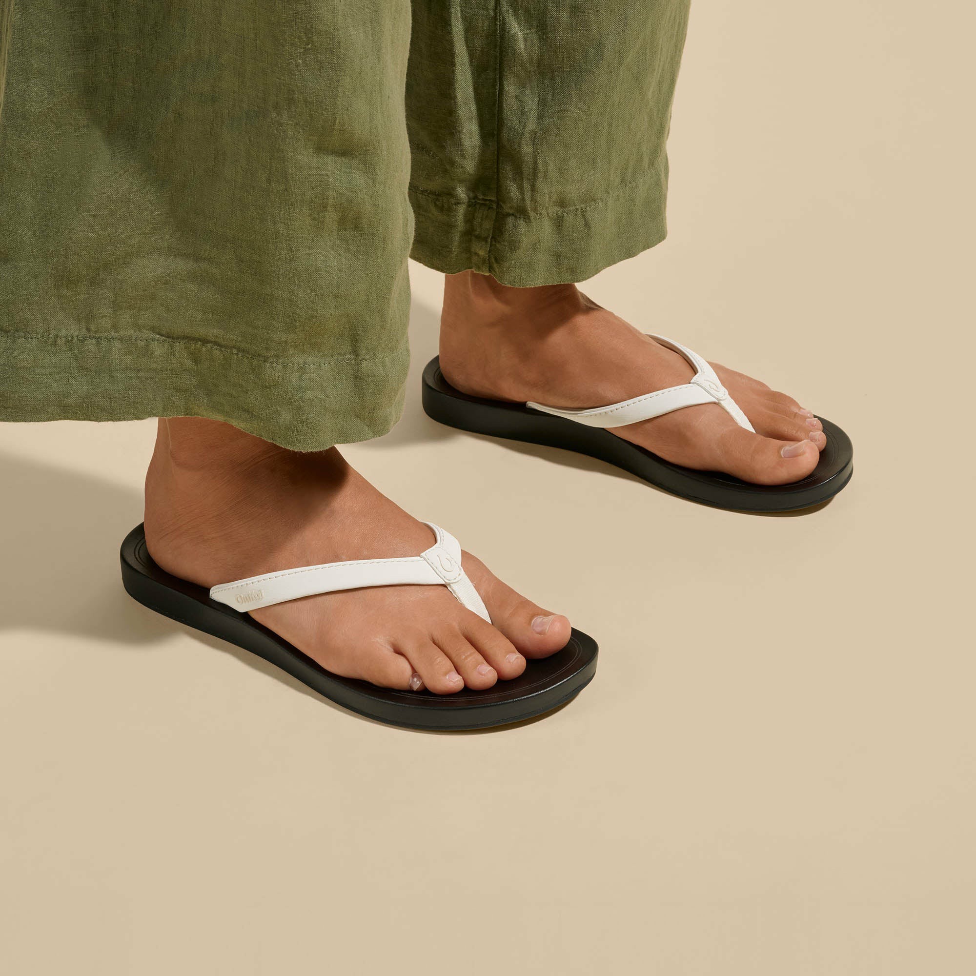 ‘Uiki Everyday Beach Sandals - Bright White / Lava Rock - Image 3