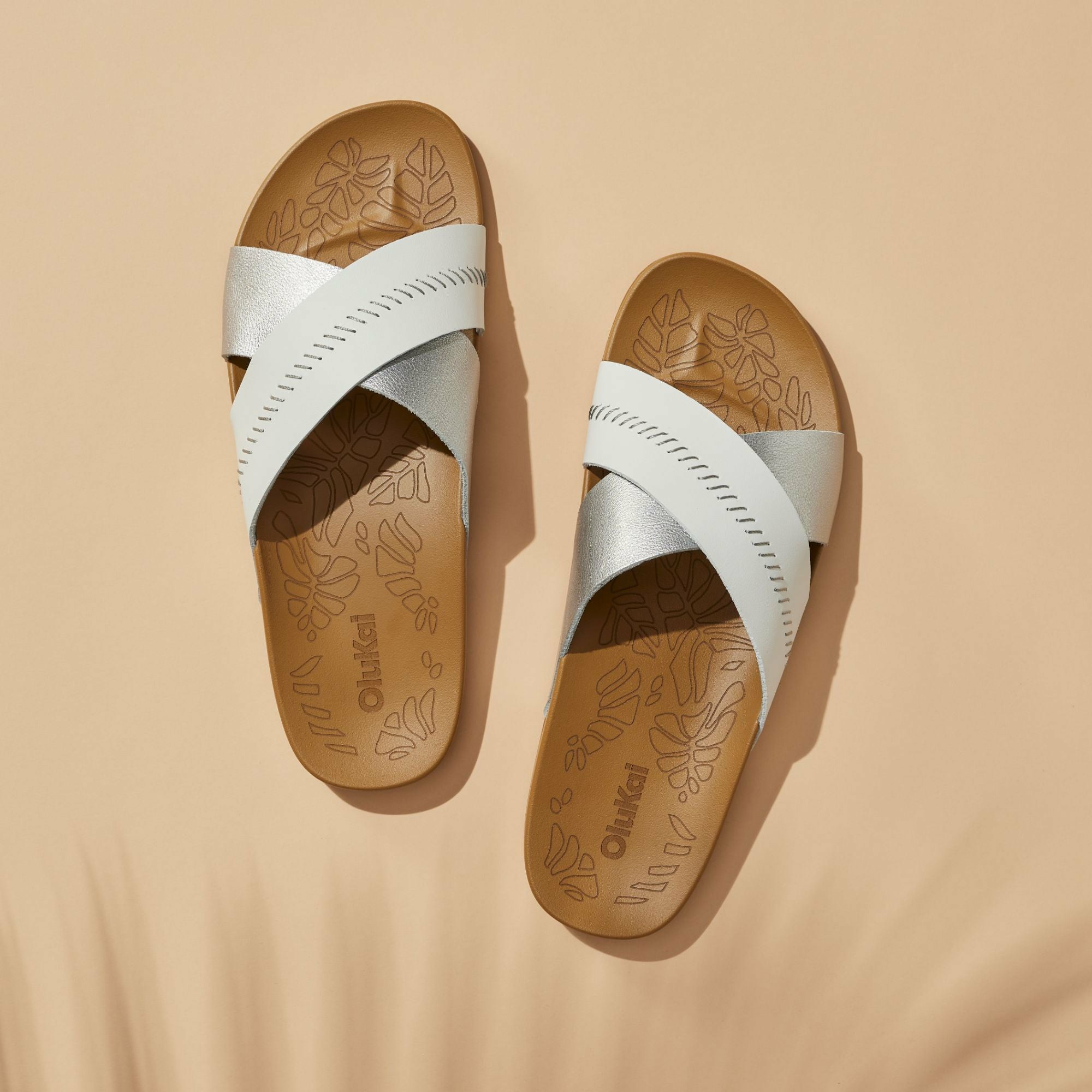 Kīpe‘a ‘Olu - Silver / Sahara
– OluKai - Image 2