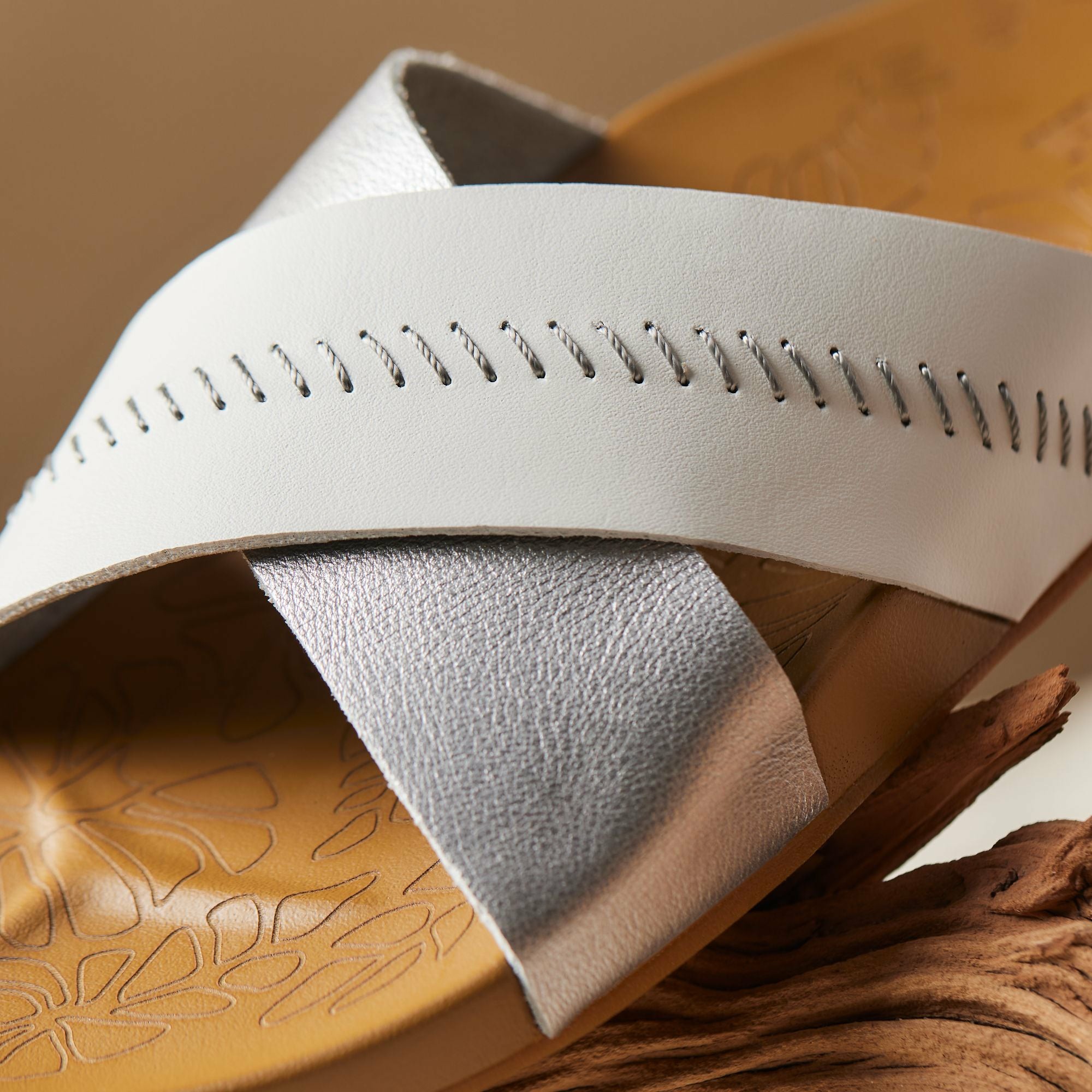 Kīpe‘a ‘Olu - Silver / Sahara
– OluKai - Image 6