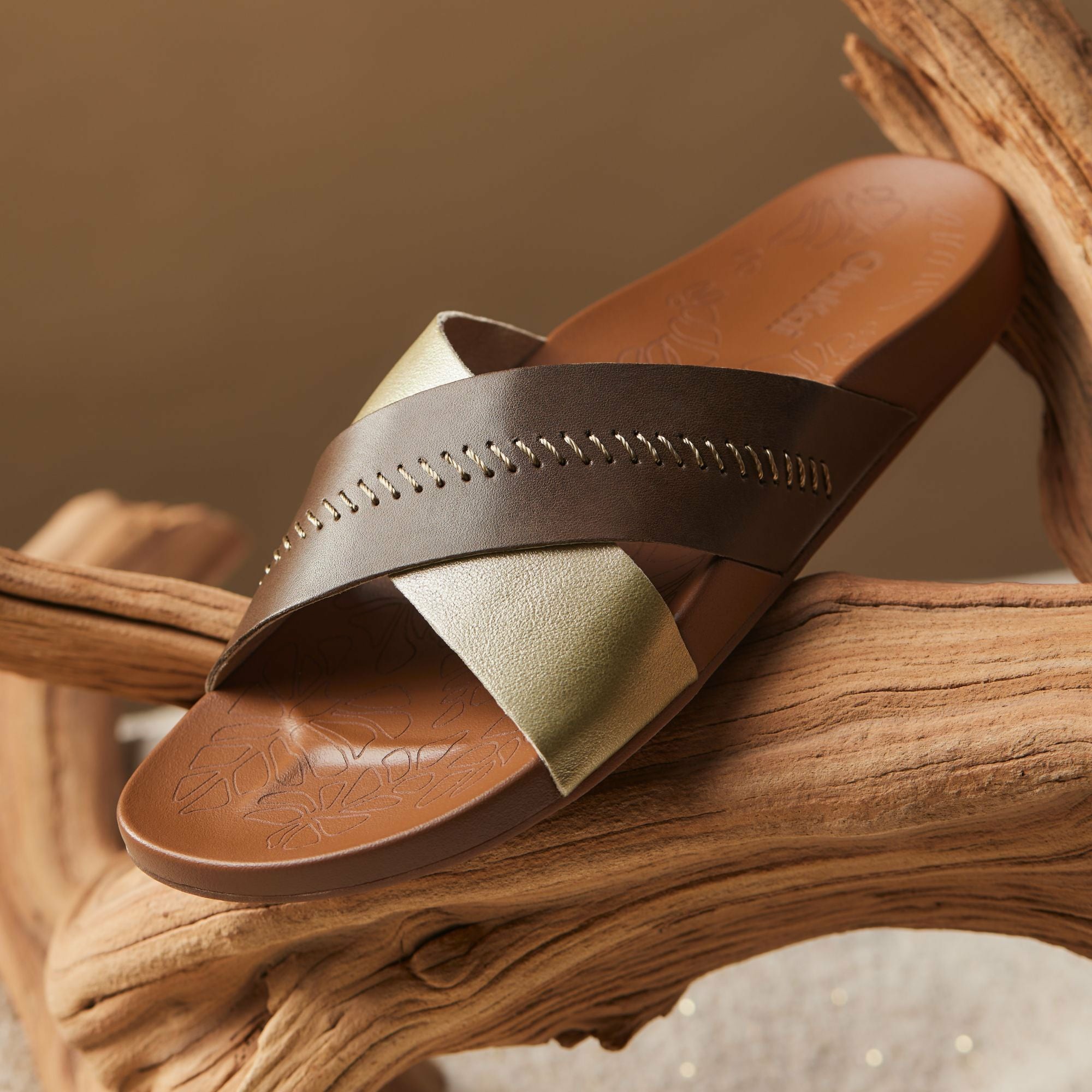 Kīpe‘a ‘Olu - Wheat Gold / Toffee
– OluKai - Image 2