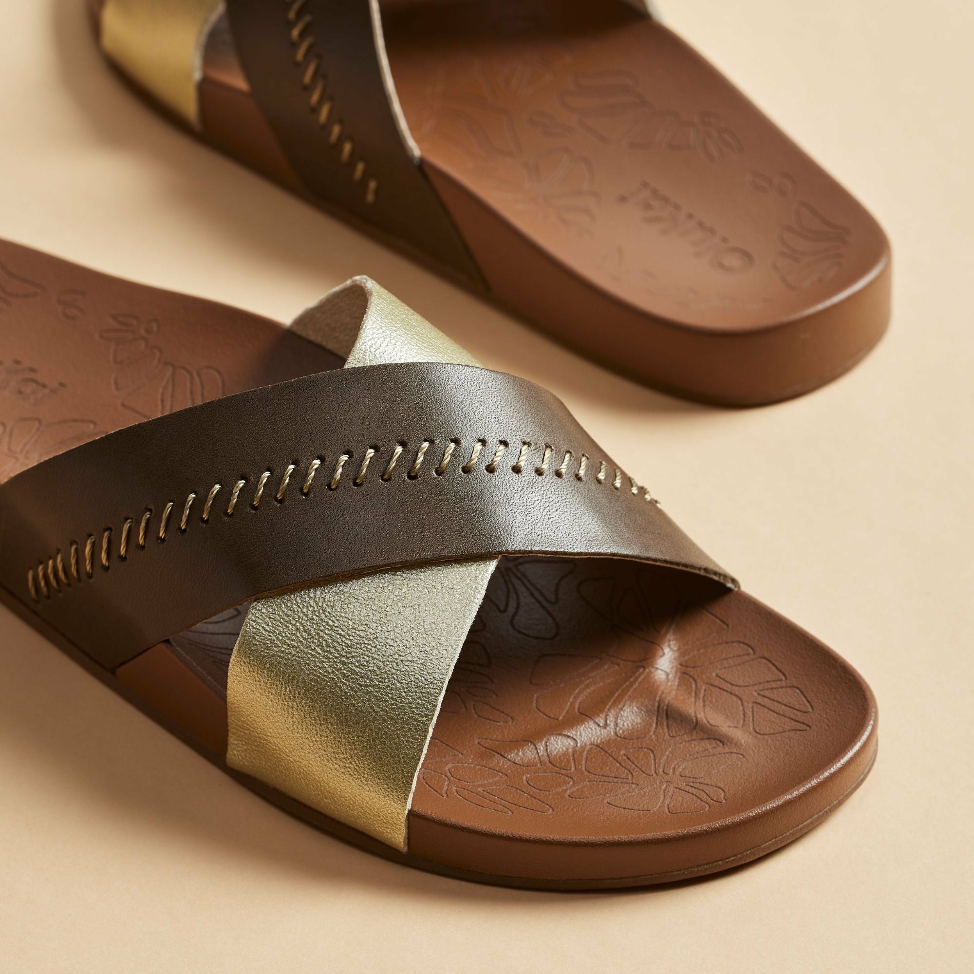 Kīpe‘a ‘Olu - Wheat Gold / Toffee
– OluKai - Image 4
