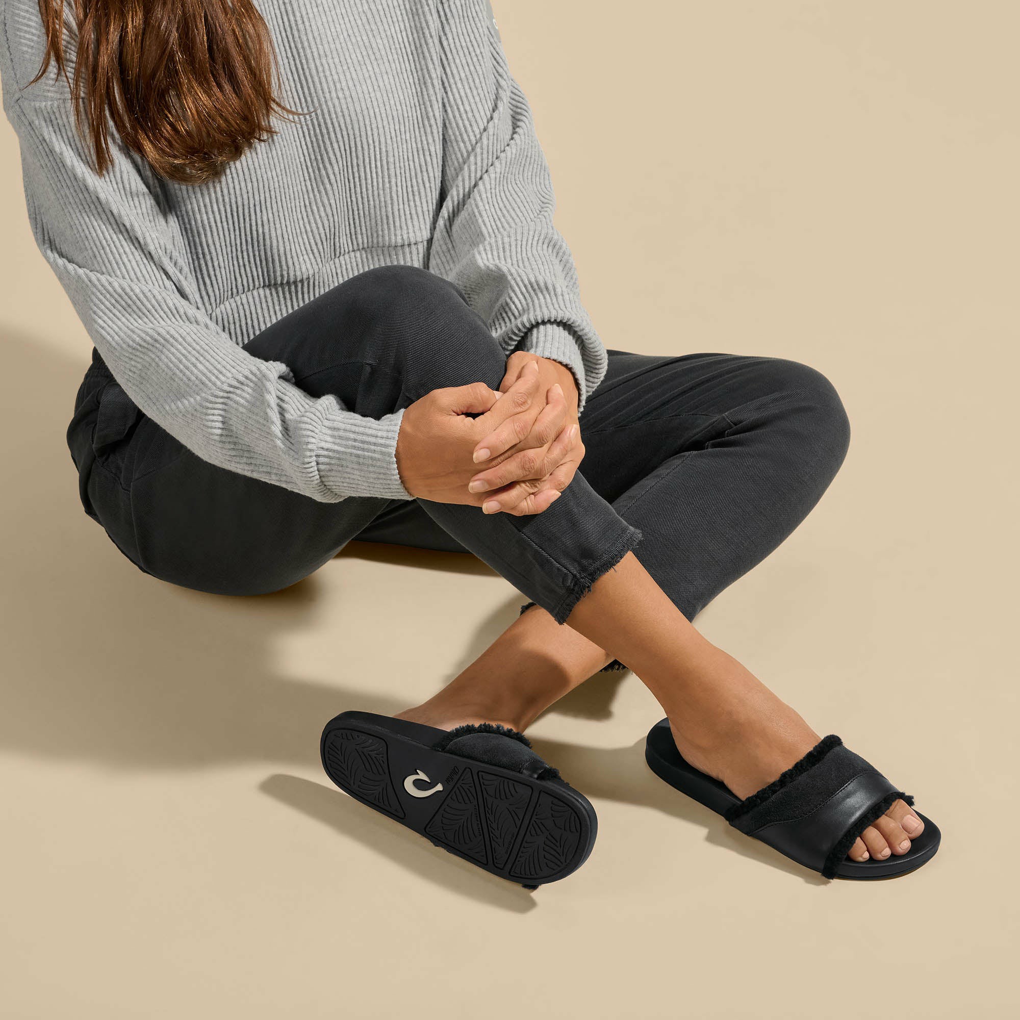Hō‘ala Slide Slide Slipper Sandals - Black - Image 5