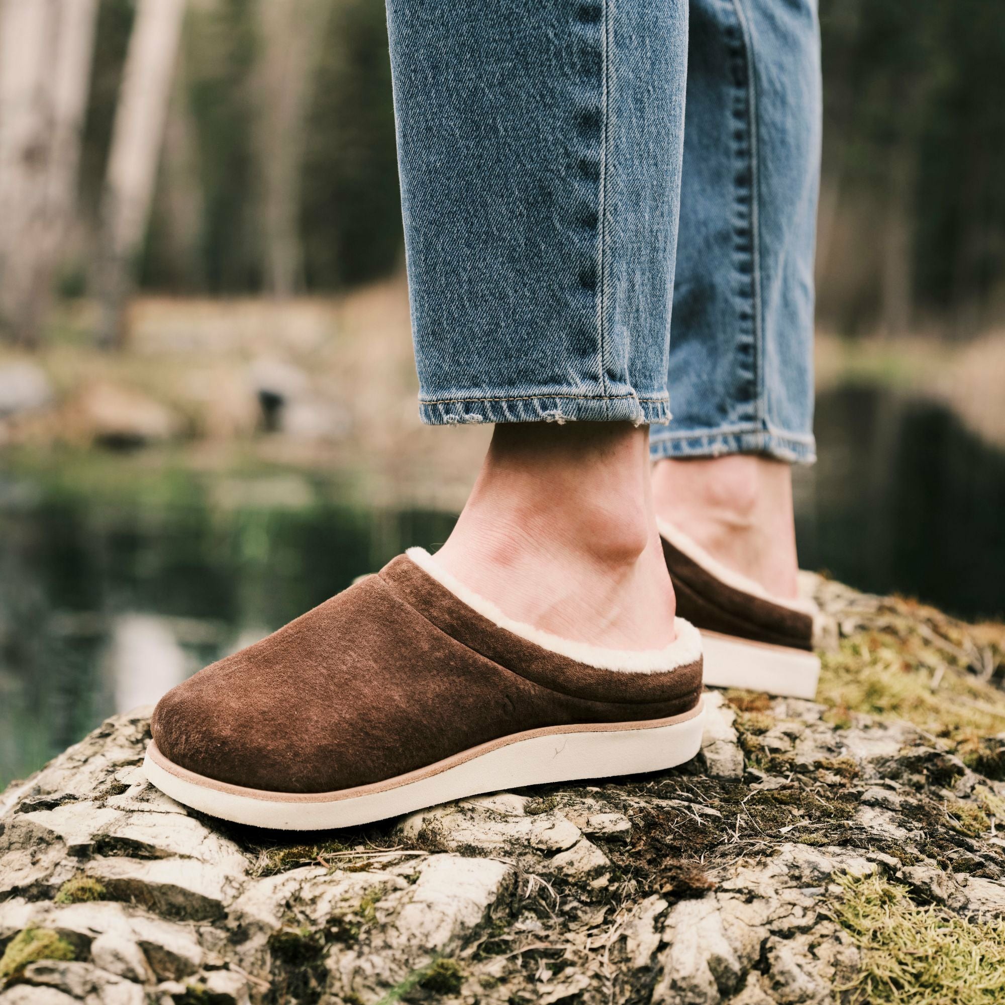 Mani - Dark Oak / Golden Sand
– OluKai - Image 2